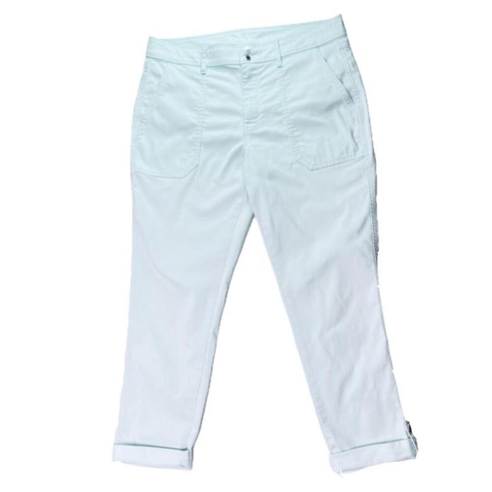 These sumptuous WHBM Women's Size 10 Ankle Pants in Mint Green are a stylish and